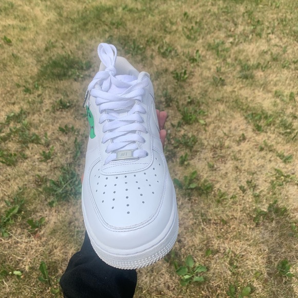 Size 9 - Nike Air Force 1 Low '07 White -Custom Baby yoda design - Picture 2 of 8